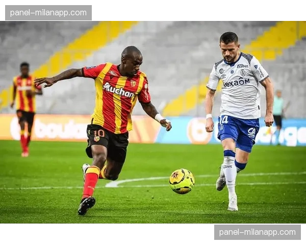 关键战术时刻：图卢兹球员“战术犯规”阻断朗斯致命反击