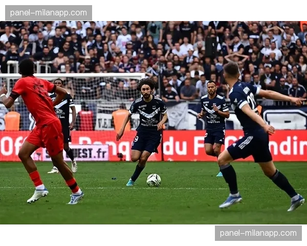 特写:退役裁判开设视频频道,用法甲案例详解VAR判罚与转播机位的关系。 特写:退役裁判开设视频频道,用法甲案例详解VAR判罚与转播机位的关系。